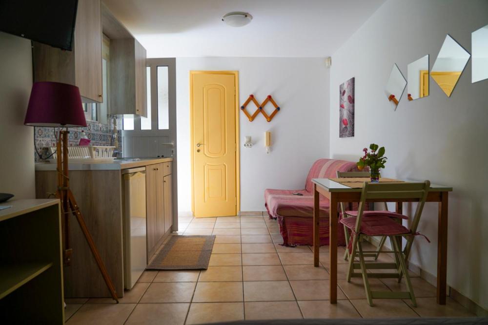 Cosy Guest House With Private Yard Saronida 외부 사진